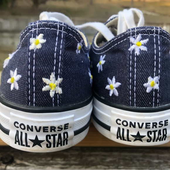 Converse excellent condition - don’t appear to be worn - Picture 4 of 7